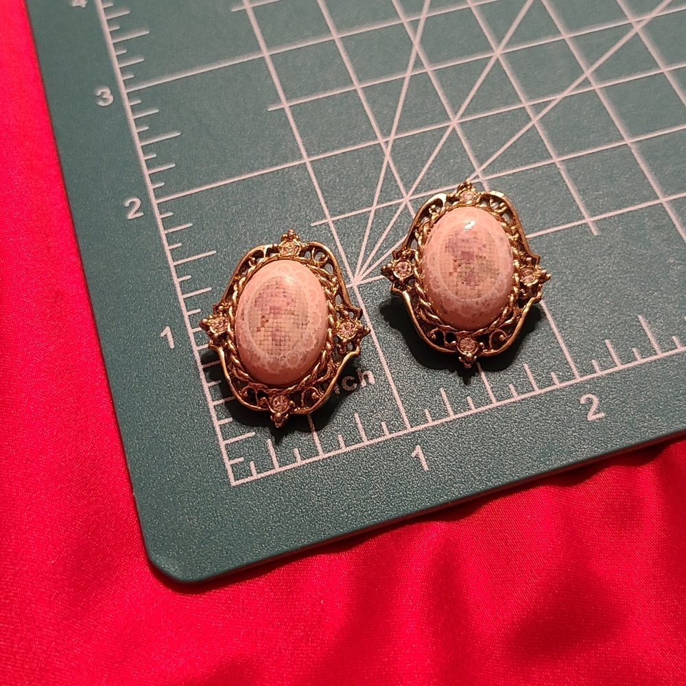 Elegant Gold and Cream Earrings Faded From Age Clip On Earrings Very Old - Picture 3 of 6